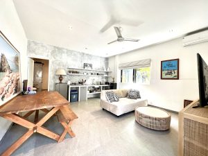 Modern 1-Bed Apt