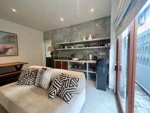 Modern 1-Bed Apt